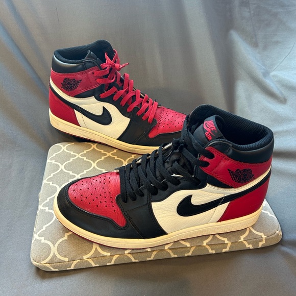Air Jordan 1 Retro High OG 'Bred Toe' - Picture 8 of 12